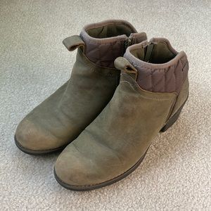 Merrell ankle boots. Size 8.